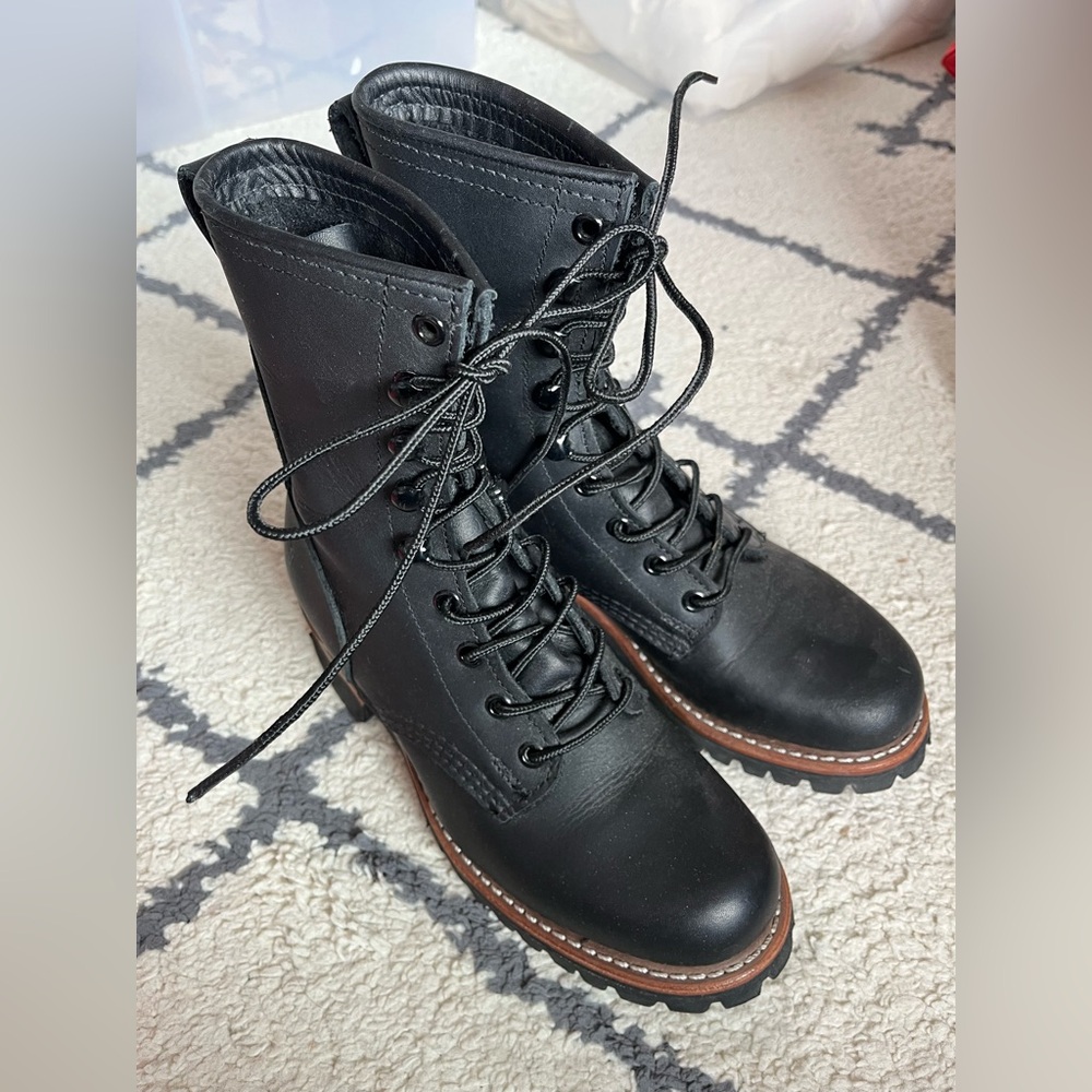 Frye 8g Women’s Logger Boots, Vibram Sole